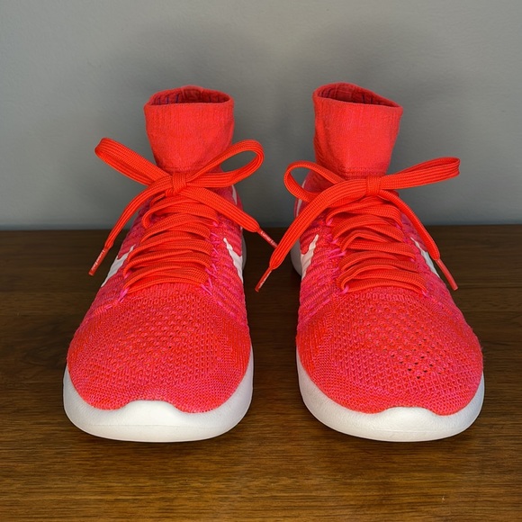 NIKE LunarEpic Flyknit Running Shoe - Picture 4 of 15